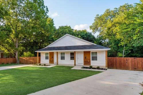 3827 Dismount St, Dallas, TX 75211-3115