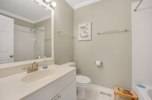 1905 Grace St, Chicago IL 60613-2901 exterior