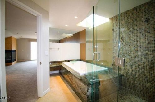 3903 Ocean Dr, Oxnard CA 93035-4435 exterior