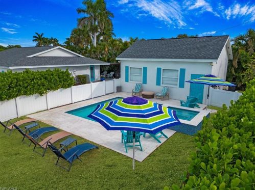 702 107 Ave, Naples FL 34108-1858 exterior