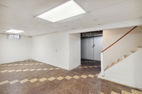 2119 Golfview Ave, Kalamazoo MI 49001-5223 exterior