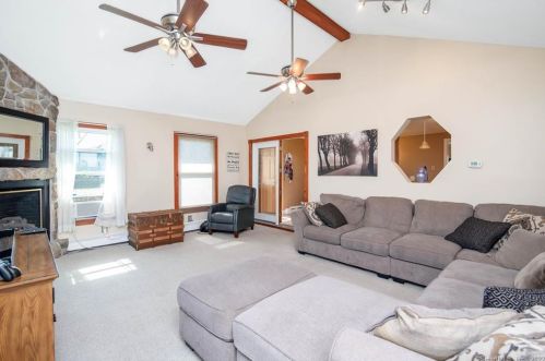 46 Spier Ave, Enfield CT 06082-4346 exterior