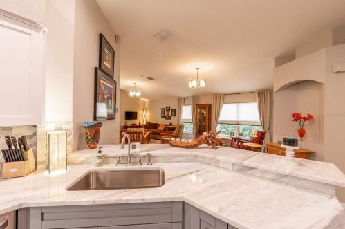 10006 Bridgeton Dr, Tampa FL  33626-1840 exterior