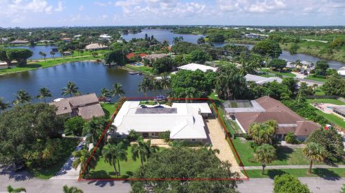 926 38 Ct, Boynton Beach FL 33435-8530 exterior