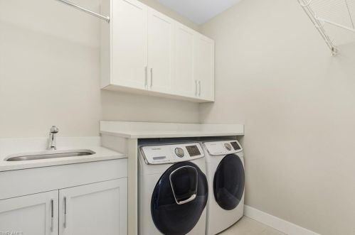 601 91 Ave, Naples FL 34108-2426 exterior