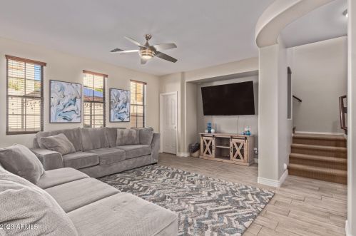 2376 Dusty Wren Dr, Phoenix AZ  85085-7032 exterior