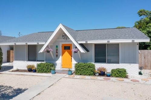 709 99 Ave, Naples FL 34108-2231 exterior