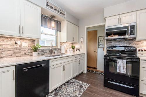 6957 Verona Ct, Milwaukee WI 53227-4429 exterior