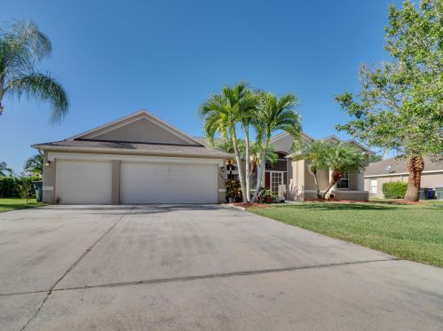 2811 Serenity Cir, Fort Pierce, FL 34981-5054