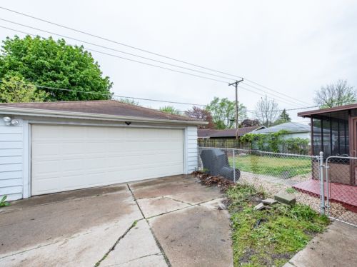 2212 Jackson St, Waukegan IL 60085-5443 exterior