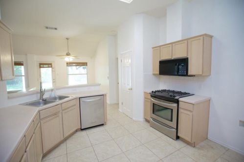 5803 Fitchwood Ln, Austin TX  78749-3549 exterior