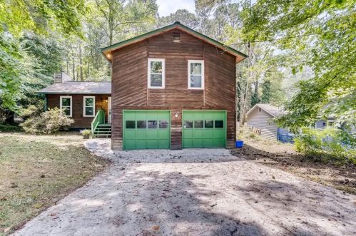 2073 Pond Rd, Duluth GA exterior