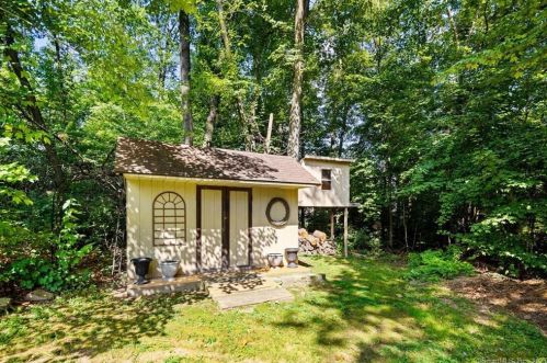 9 Dogwood Ln, Ellington CT exterior