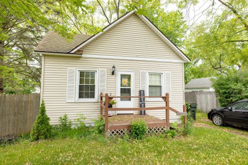 1975 Dowd St, Meskegon, MI 49441-2903