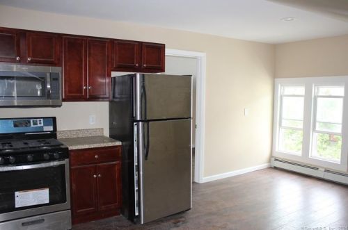 98 Grove St, New Britain CT  06053-4221 exterior