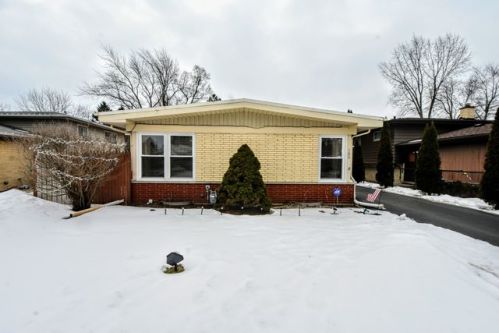 103 Spruce Ave, Waukegan, IL 60087-4011