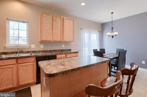 212 Kentshire Dr, Lancaster PA 17603-8851 exterior