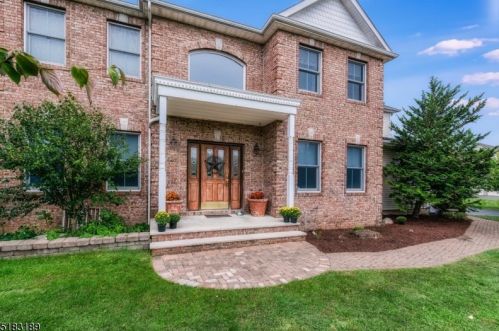 5 Saddle Ridge Rd, Sparta, NJ 07871-3218