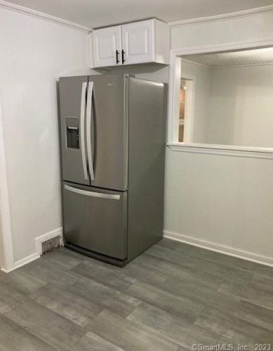 83 Burnham St, Hartford CT 06108-1005 exterior