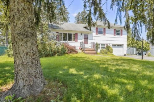 24 Dixon Pl, East Hanover, NJ 07936-3050