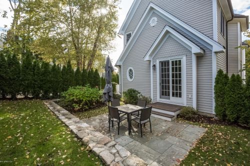 223 Milbank Ave, Greenwich CT 06830-6618 exterior