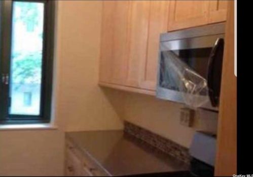 1686 Metropolitan Ave, Bronx, NY 10462-6901