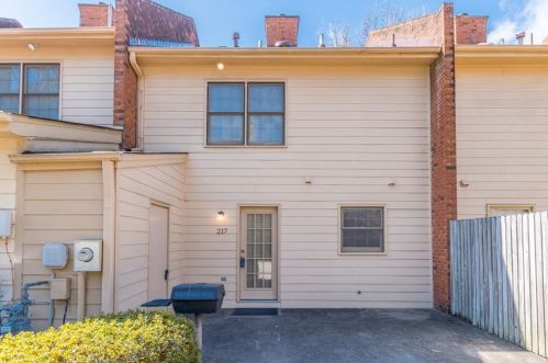 217 Braxton Pl, Tucker GA 30084-1872 exterior