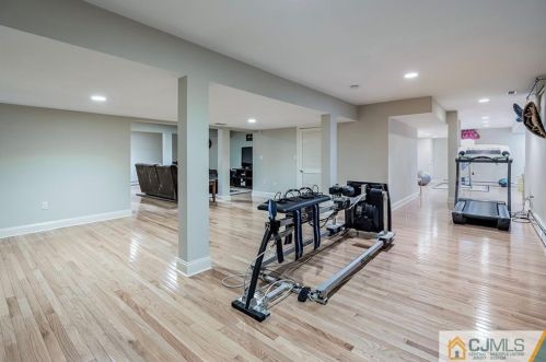 21 Southfield Rd, Edison NJ 08820-3141 exterior