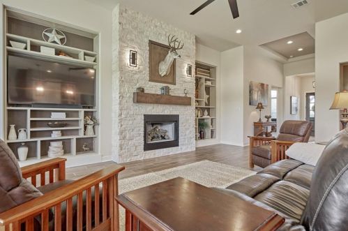 98 Lk Est Dr, Montgomery TX 77356-8066 exterior