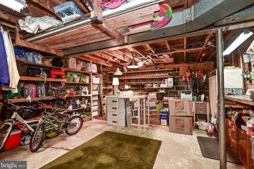 5615 Chase Ct, Alexandria VA 22312-6318 exterior