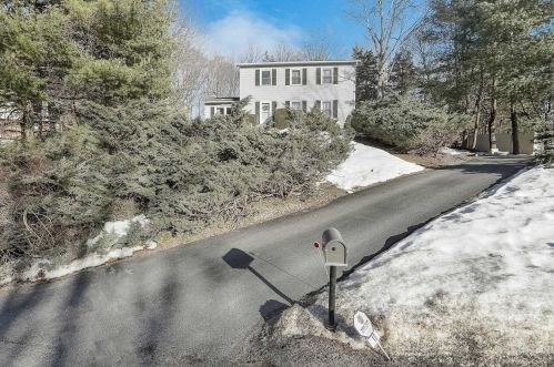 10 Mulberry Ln, Poughkeepsie, NY 12603-3747