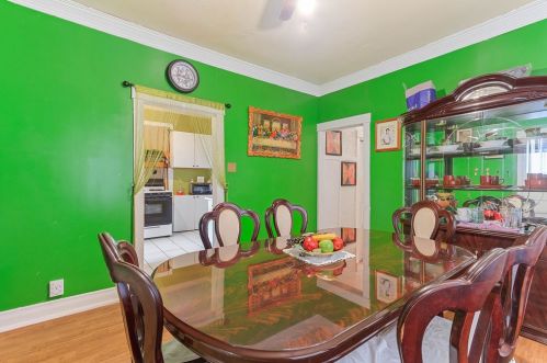 6328 Mozart St, Chicago IL 60659-1521 exterior