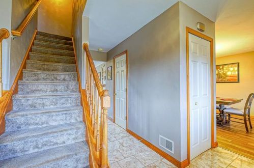 107 Cobblestone Dr, Pittsburgh, PA 15239-2033