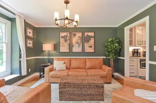 5 Maple Ln, Sutton MA 01590-1810 exterior