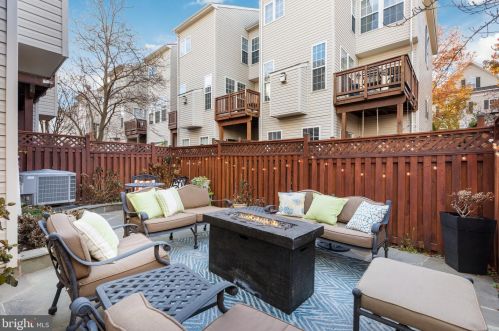 5019 Murtha St, Alexandria VA 22304-8611 exterior