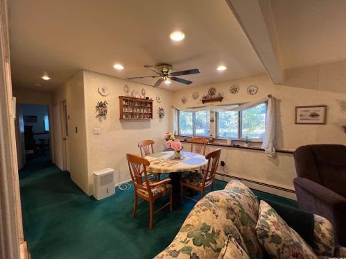 1040 Walnut Ave, Bohemia NY 11716-2176 exterior