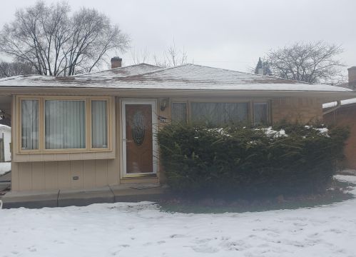 4437 70, Milwaukee WI 53218-5405 exterior