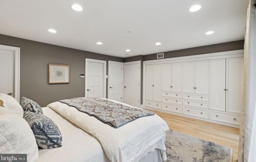 128 Bainbridge St, Philadelphia PA  19147-2402 exterior