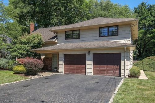 34 Mohawk Dr, Springfield, NJ 07081-2750