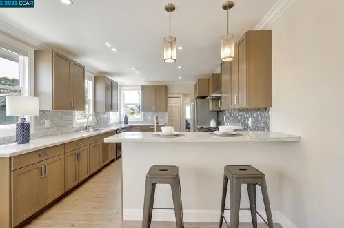 1214 Oregon St, Berkeley CA 94705-1106 exterior