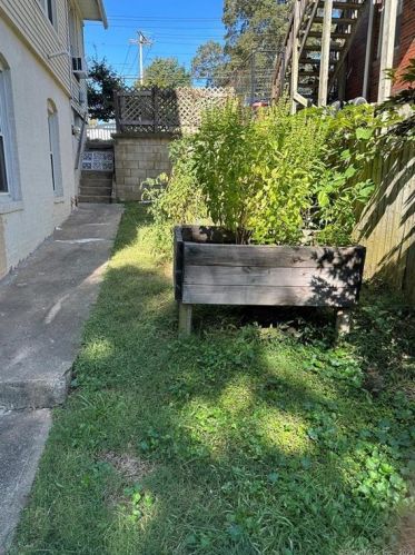 332 Hawthorne Ave, Derby CT 06418-1119 exterior