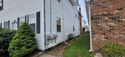 24 Meadow St, Wallingford CT 06492-3613 exterior