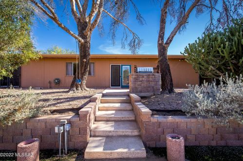 1424 Chapala Dr, Tucson AZ  85704-2037 exterior