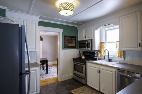 42 Noyes St, Concord NH 03301-2327 exterior