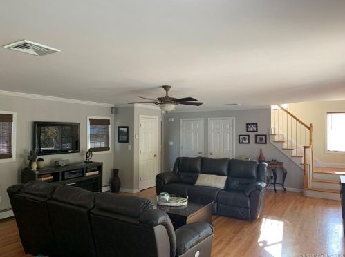 469 Roosevelt Dr, Seymour CT 06478-2701 exterior