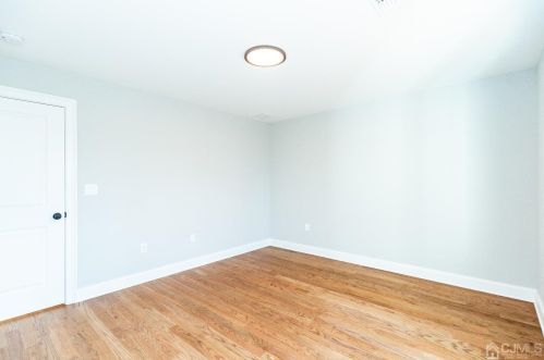 20 Linden Ave, Edison NJ 08817-3208 exterior