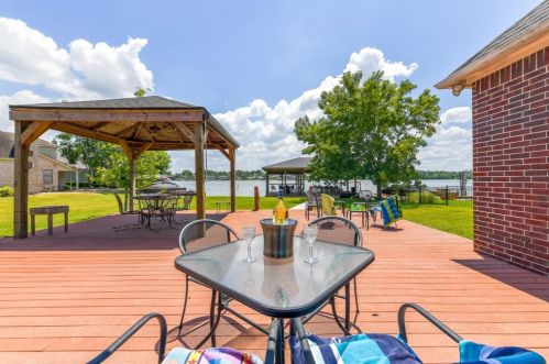 48 La Costa Dr, Montgomery TX 77356-5357 exterior