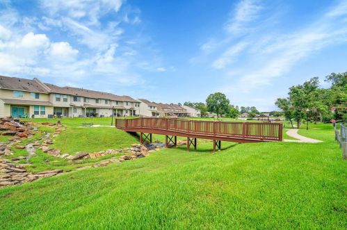 327 Cpe Conroe Dr, Montgomery TX 77356-5718 exterior