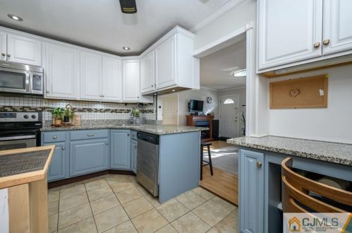 126 Park Ave, Iselin NJ 08830-2303 exterior