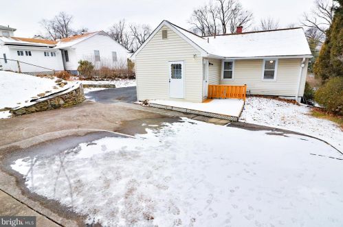 1201 Clagett Dr, Rockville MD 20851-2116 exterior